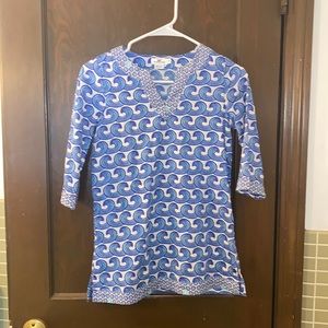 Vineyard Vines wave top size medium